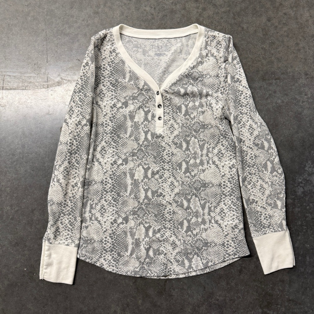 Time and Tru Womens Grey Snakeskin Waffle Knit Henley Top Small 4-6 Long Sleeve
